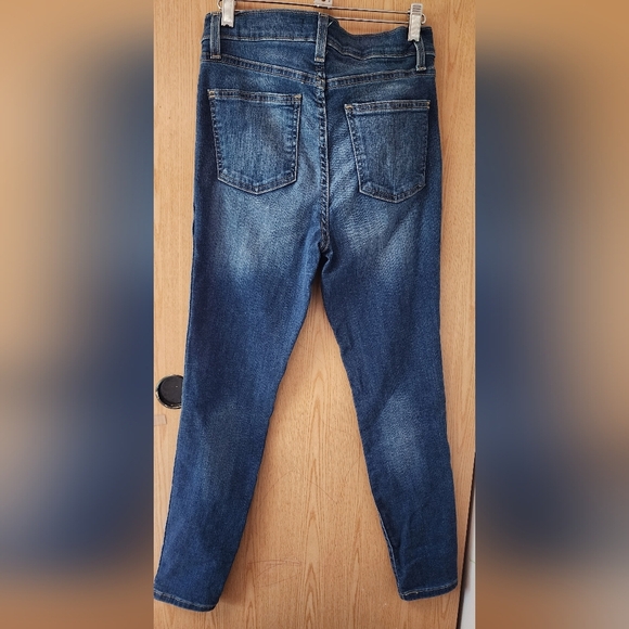 Kirkland Signature Women's Skinny Jeans - Dark Blue - Picture 2 of 4